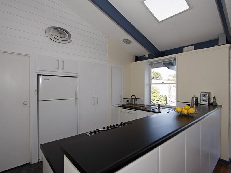 4 Illawarra Court, West Lakes Shore SA 5020